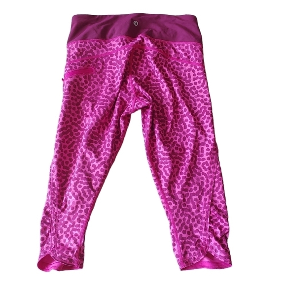 Lululemon Pink Purple Leopard Print Running Crop Capri Leggings Pants Size 4 - Picture 2 of 3
